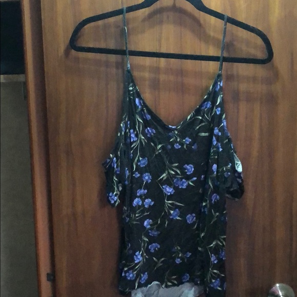 American Eagle Outfitters Tops - American Eagle cold shoulder top